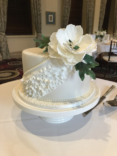 Single tier wedding cake